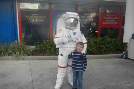 Roditelji žele da pepeo svog sina sahrane na Mjesecu: "Njegova najveća želja bila je da ode u svemir"