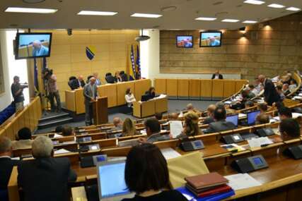 Prekinuta vanredna sjednica Doma naroda Parlamenta FBiH, nema saglasnosti oko imenovanja Dubravka Čampare