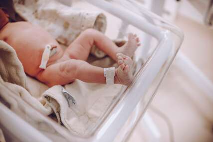 Kada otpada bebin pupak nakon rođenja i kako ga njegovati? 