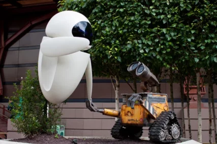 Kao iz filmova naučne fantastike: Roboti dostavljači koji kucaju na vrata i rado šetaju šumom