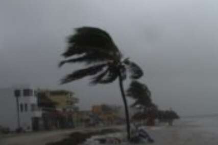 Tropska oluja Bonnie postala uragan kod Meksika