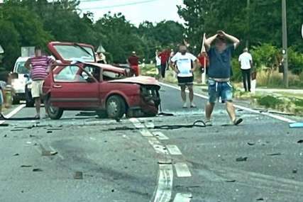 Teška nesreća na bh. cesti: Vozilo uništeno, kamion sletio s ceste