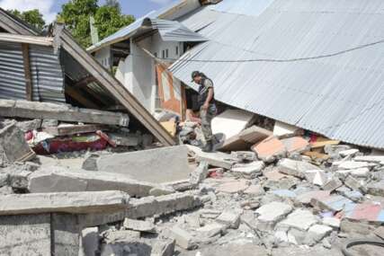 Snažni zemljotresi u Japanu i Iranu: Spasioci pronašli prve žrtve