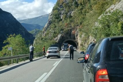 NAKON NESREĆE U tunelu Salakovac saobraćaj se odvija jednom trakom