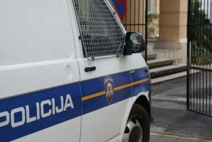 Hapšenje u Trnovu: Policija kod dvije osobe pronašla ručne bombe i opojnu drogu spid