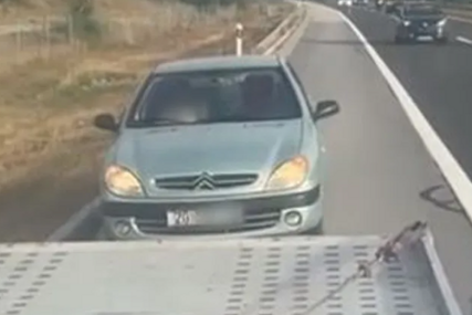 (VIDEO)  Par u Hrvatskoj imao spolne odnose u autu pored ceste, prolaznici sve snimili