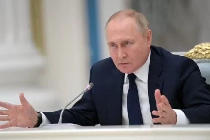 Putin: Zapad koristi Ukrajince kao topovsko meso