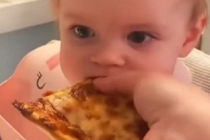 Reakcija bebe koja prvi put jede pizzu rastopila je svijet, danas nećete vidjeti ništa slađe! 