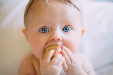 Zašto sva djeca pri rođenju najčešće imaju plave oči?