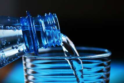 Voda sobne temperature ili hladna voda: Je li zaista važno koju ćete popiti? 