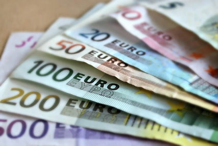 Hrvatska: Prosječna plata 1.150, a medijalna 991 euro