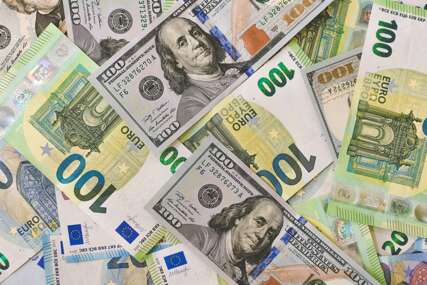 Euro i dalje ispod pariteta prema dolaru