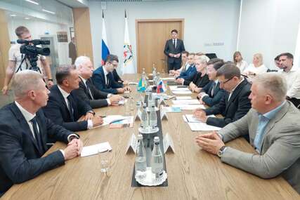 Delegacija RS-a "otvara tržište" za Rusiju, na stolu zastava BiH