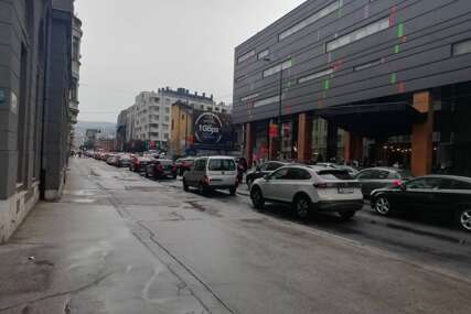 S prvim pljuskom kolaps saobraćaja u Sarajevu: Sinoć haos na Bradini, danas u glavnom gradu