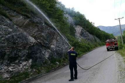 Požare u Konjicu gasio i helikopter OS BiH, no situacija i dalje teška