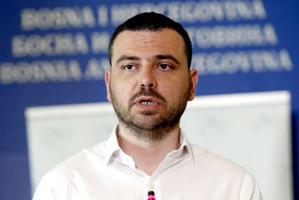 Magazinović: Bećirović je morao dva puta pobijediti da bi jednom bio izabran