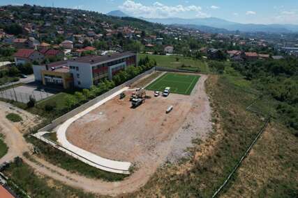 U Naselju heroja Sokolja u toku radovi na izgradnji fudbalskog terena