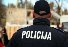 Subotica pod opsadom: Policija traga za muškarcem koji je nožem ubio ženu