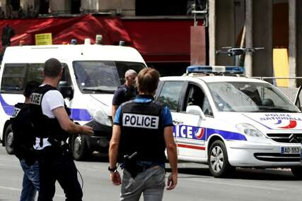 Muškarac na aerodromu u Parizu izvukao nož, policajac ga ubio