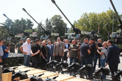 Vučić: Srbiji stiže 11 helikoptera H145M i dvije ‘Pume’