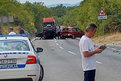 Četvero povrijeđenih u sudaru Peugeota i Renaulta u Trebinju