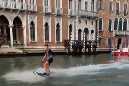 Turisti kažnjeni zbog surfanja u Veneciji, gradonačelnik ih nazvao idiotima 