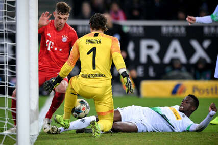 Ovo što je večeras uradio Yann Somer na golu Gladbacha protiv Bayerna nije niko nikada u historiji