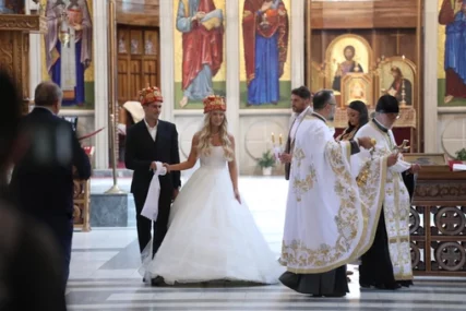 Supruga Đokovićevog brata zablistala u jednostavnoj i glamuroznoj vjenčanici