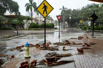 Uragan poharao Floridu: Ulice i kuće potpuno potopljene, brodovi plutaju gradovima