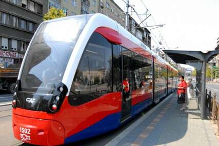 Nesreća u Beogradu: Žena sa djetetom ispala iz tramvaja