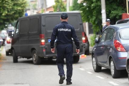 Užas u Beogradu: Pomahnitali muškarac nožem ubadao ljude