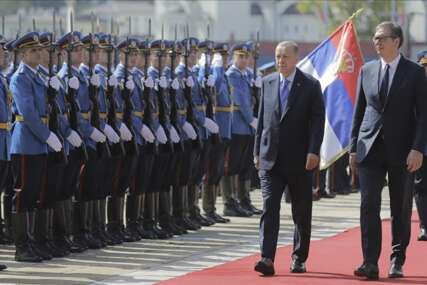 Erdogan dočekan uz najviše počasti ispred Palate Srbije u Beogradu