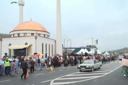 Otvorena džamija u Kaćunima, prisustvovali reis Kavazović, Izetbegović, Softić...