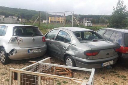 Jako nevrijeme u Tomislavgradu: Stradali krovovi na kućama i desetine automobila