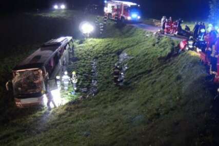 Teška nesreća u Austriji: Autobus pun putnika sletio s ceste