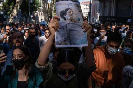 Vrhovni sud Irana poništio smrtnu kaznu demonstrantu