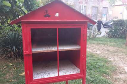 Devastirana biblioteka na otvorenom u Mostaru: Mladi ne vole čitati