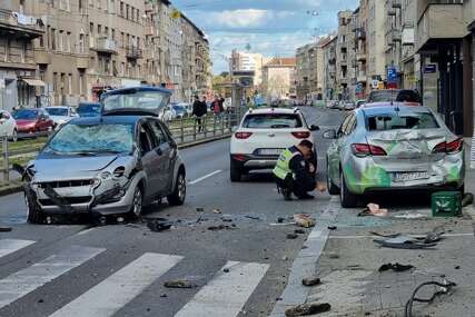 Scena kao iz akcionih filmova: Vozač se u centru Zagreba zabio u parkirane automobile i okrenuo na cesti