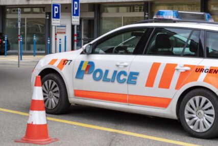 Pijani policajac u Genevi pucao u policijskoj stanici, pa ranio kolegu