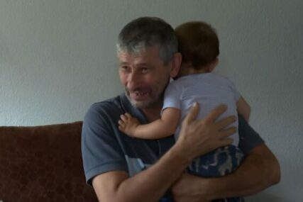 Sin i snaha napustili četvero djece: Dedo Edin iz Breze sada vodi brigu o svojim unučadima (VIDEO)