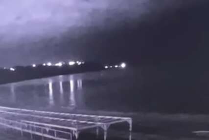 Pogledajte napad ukrajinskog drona kamikaze na Putinov crnomorski brod: Uslijedila je žestoka eksplozija