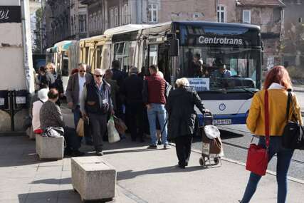 Putnici u autobusima ogorčeni: Više nas stoji, nego što sjedi