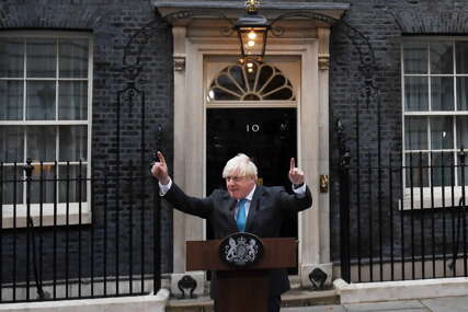 Čisti nepotizam: Boris Johnson predložio svog oca za vitešku titulu