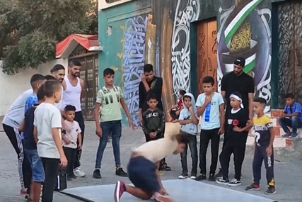 Djeca iz Gaze da bi se izborila sa stresom plešu breakdance