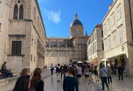 PAPRENE CIJENE Znate li koliko košta dnevna parking karta u Dubrovniku?