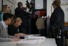 E svašta: Velike gužve na zatvaranju biračkih mjesta u Novom Gradu Sarajevo