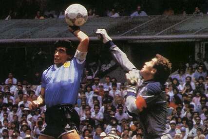 Lopta kojom je Maradona postigao gol "Božjom rukom" sljedećeg mjeseca na aukciji, zamantat će vam se od procijenjene vrijednosti