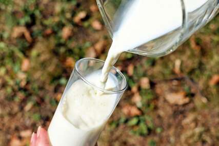 Poskupilo mlijeko u Sarajevu: Neka pakovanja koštaju čak 2,65 KM