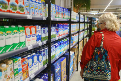 Nestašica mlijeka: U RS-u ograničena prodaja na jedan karton