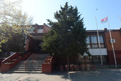 Tragedija u Beogradu: Djevojčica preminula ispred škole nakon što joj je pozlilo